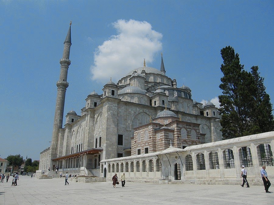 مسجد الفاتح من اروع المساجد التاريخية